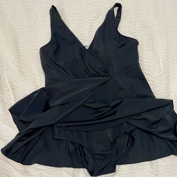 Women’s Black Swim Dress🩱 - Picture 2 of 11